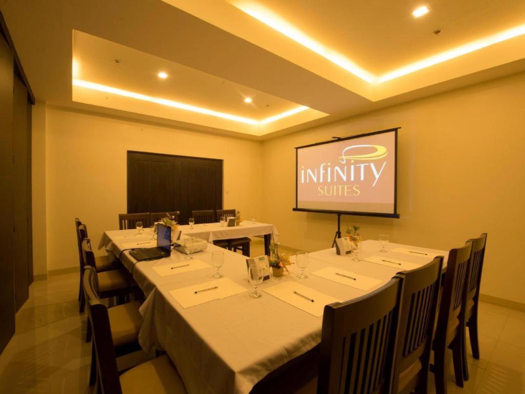 Infinity Suites Davao Stadt Exterior foto