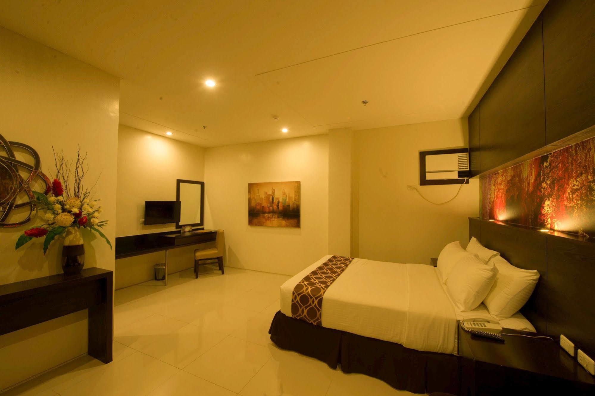 Infinity Suites Davao Stadt Exterior foto