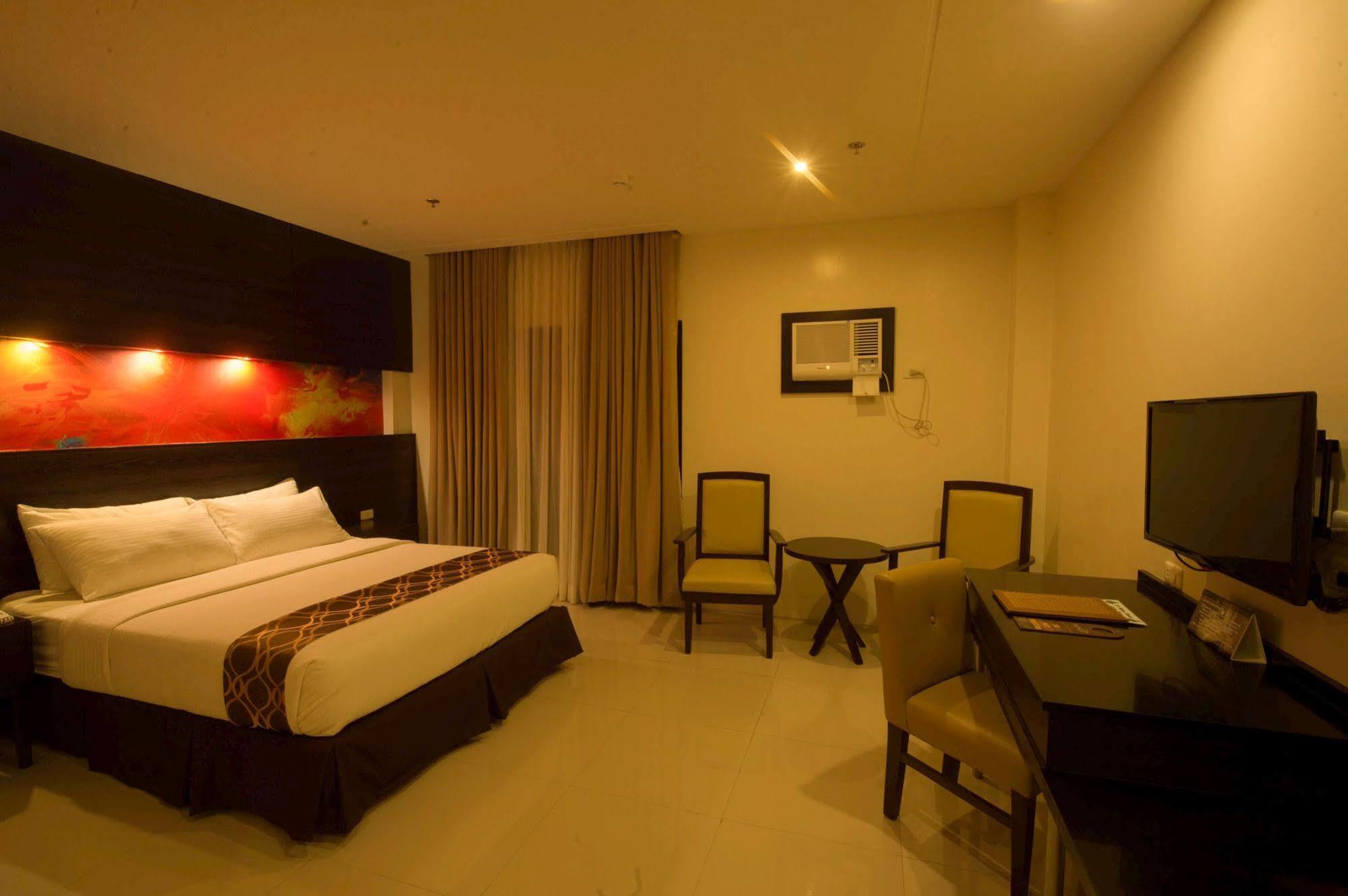 Infinity Suites Davao Stadt Exterior foto