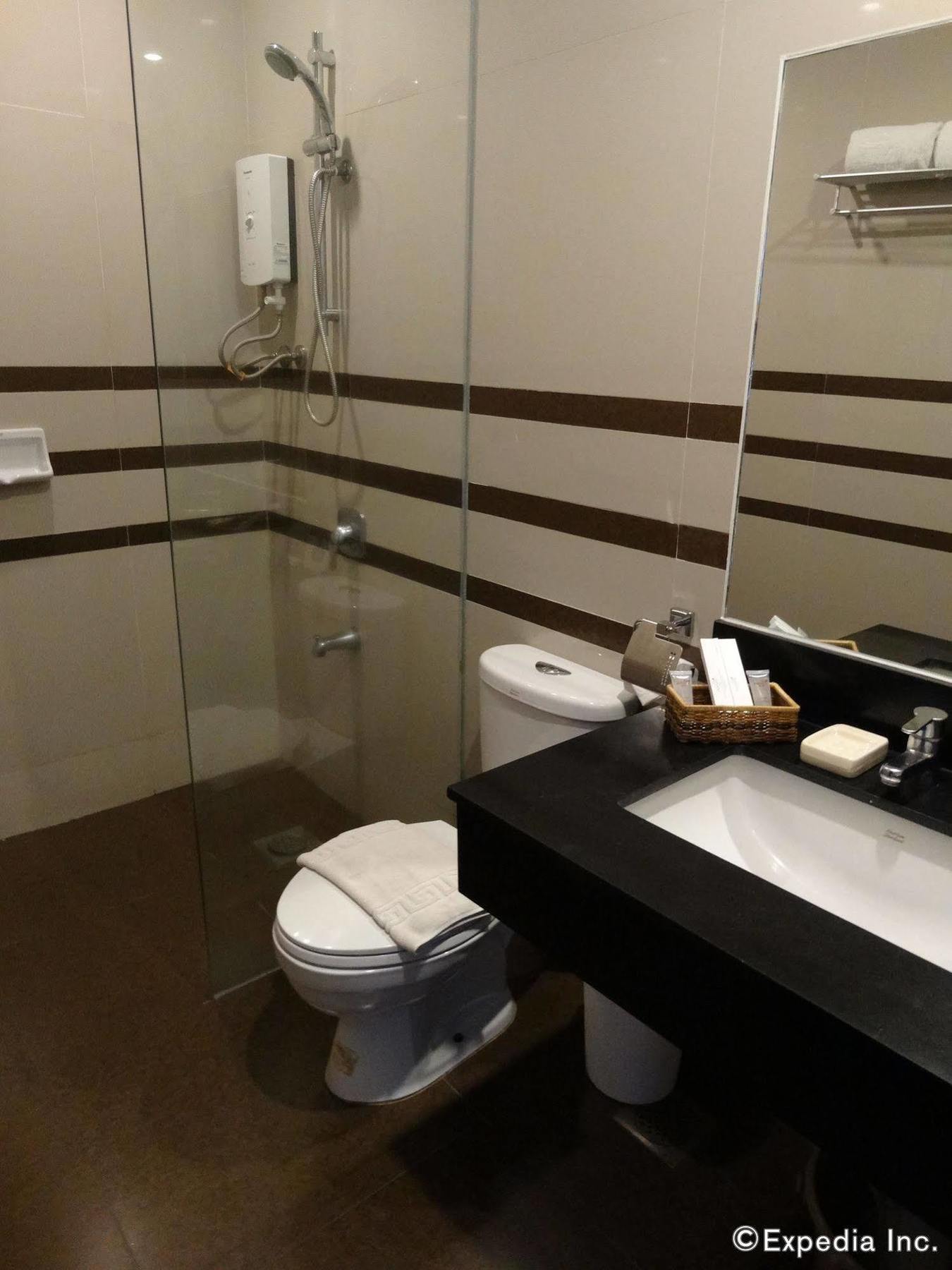 Infinity Suites Davao Stadt Exterior foto