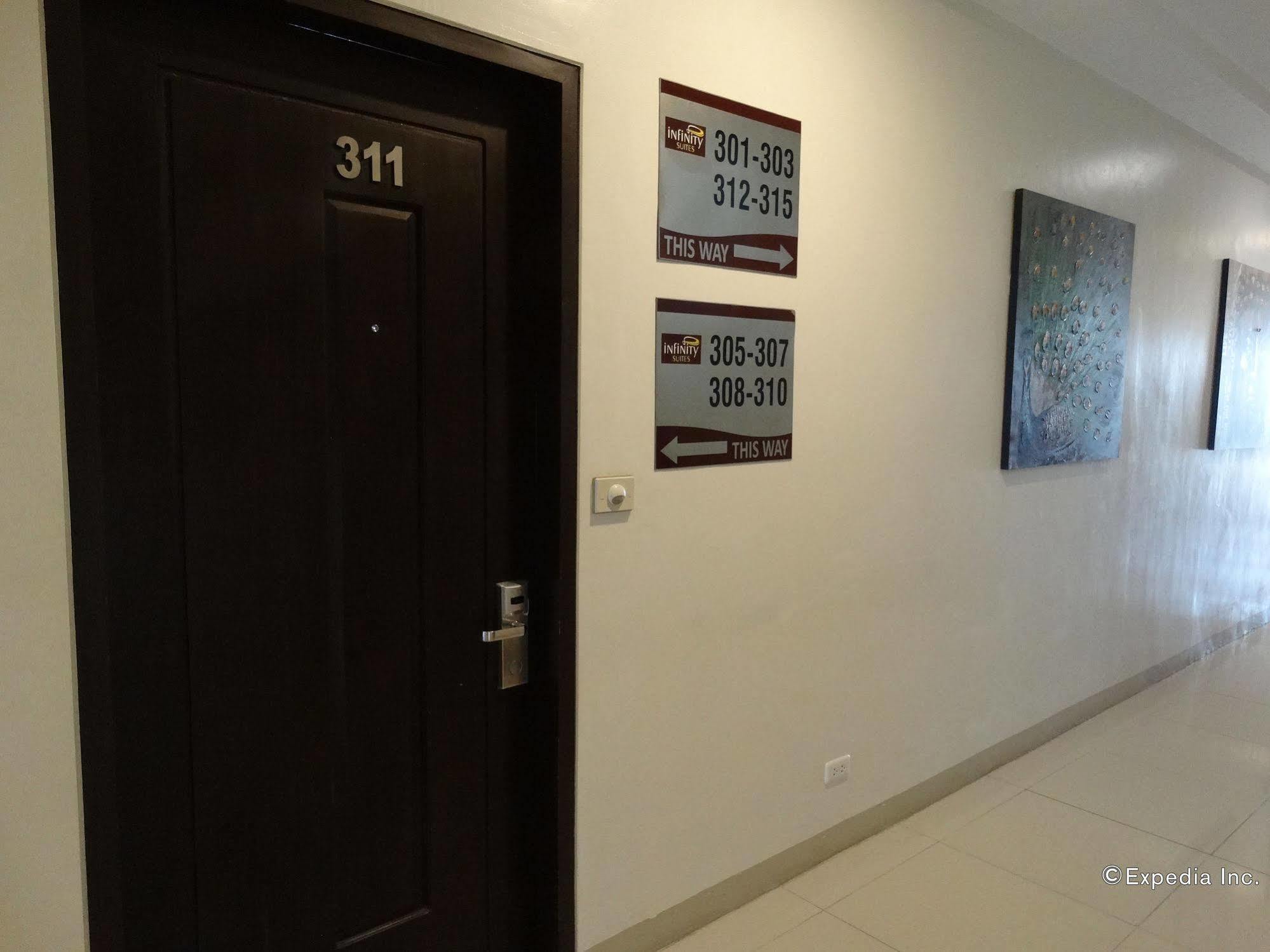 Infinity Suites Davao Stadt Exterior foto